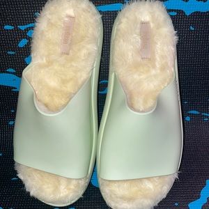 Comfortable fur slipper